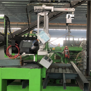 Automatic welding machine for boxback beam