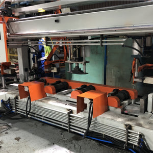 Automatic welding machine for boxback beam